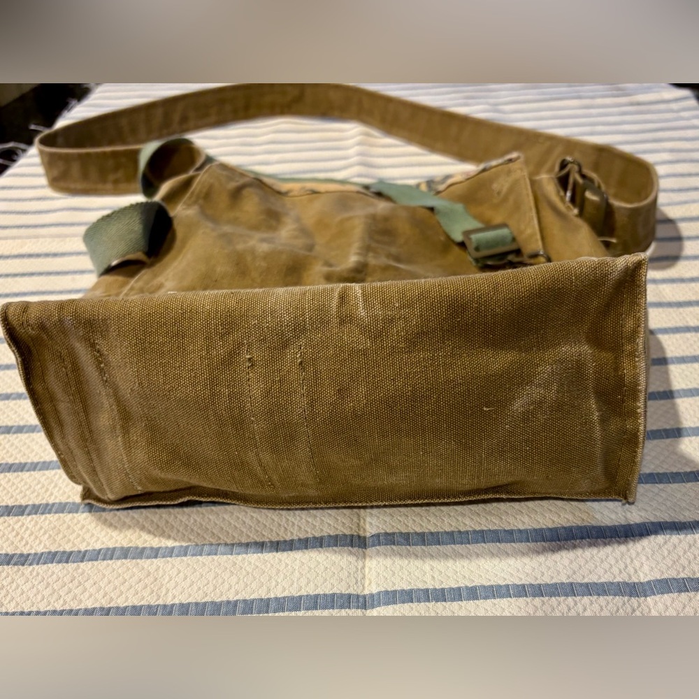 ⭐️Unique Crossbody Convertible Rucksack⭐️ - Picture 12 of 16